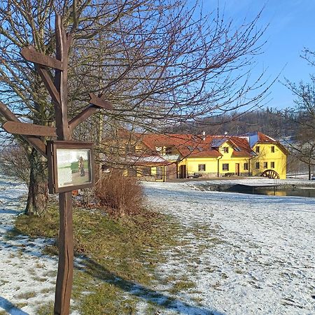 Podvesky Mlyn Hotel Tlumacov Eksteriør billede